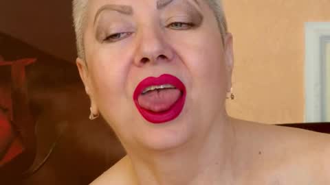 Snapshot of posh_lady chatting on 10-15-25, 08:42 LADY POSH online show from 10-15-25, 08:42