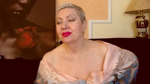 Snapshot of posh_lady chatting on 10-22-25, 09:03 LADY POSH online show from 10-22-25, 09:03