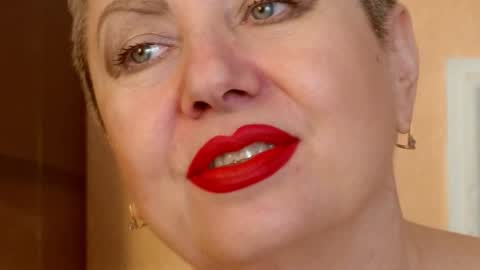 Snapshot of posh_lady chatting on 10-28-25, 10:34 LADY POSH online show from 10-28-25, 10:34