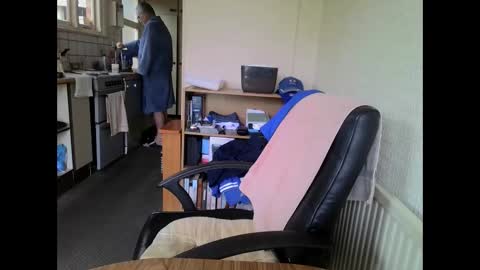 Snapshot of poshman65 chatting on 05-04-26, 10:11 poshman65 online show from 05-04-26, 10:11