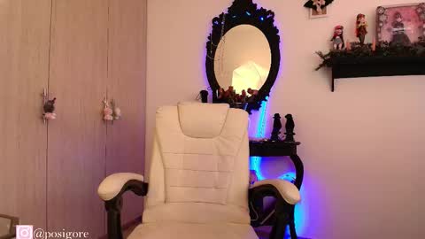 Anna Goth independient model online show from 11-18-25, 10:03