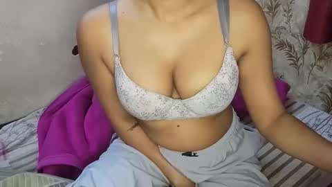 Snapshot of poulomi_das chatting on 11-28-25, 04:42 poulomi online show from 11-28-25, 04:42