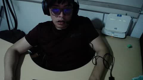 Snapshot of powerfulzeus2 chatting on 09-10-25, 04:01 powerfulzeus2 online show from 09-10-25, 04:01