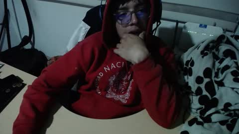 Snapshot of powerfulzeus2 chatting on 09-16-25, 01:17 powerfulzeus2 online show from 09-16-25, 01:17