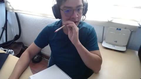 Snapshot of powerfulzeus2 chatting on 09-16-25, 05:36 powerfulzeus2 online show from 09-16-25, 05:36