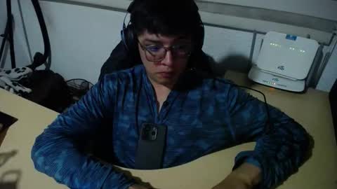 Snapshot of powerfulzeus2 chatting on 09-18-25, 02:02 powerfulzeus2 online show from 09-18-25, 02:02