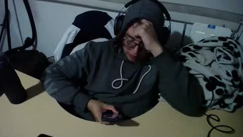 Snapshot of powerfulzeus2 chatting on 09-20-25, 06:36 powerfulzeus2 online show from 09-20-25, 06:36