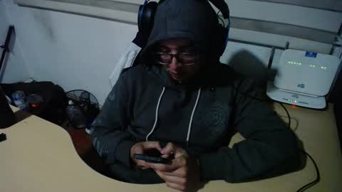 Snapshot of powerfulzeus2 chatting on 09-24-25, 03:10 powerfulzeus2 online show from 09-24-25, 03:10