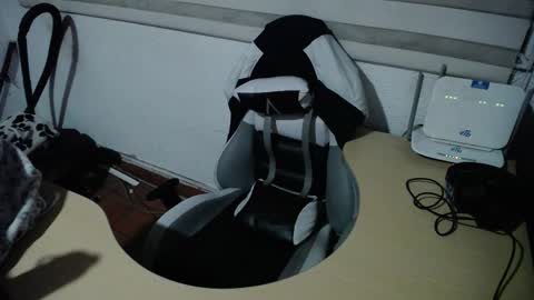 Snapshot of powerfulzeus2 chatting on 09-25-25, 02:15 powerfulzeus2 online show from 09-25-25, 02:15