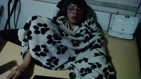 Snapshot of powerfulzeus2 chatting on 09-28-25, 06:19 powerfulzeus2 online show from 09-28-25, 06:19