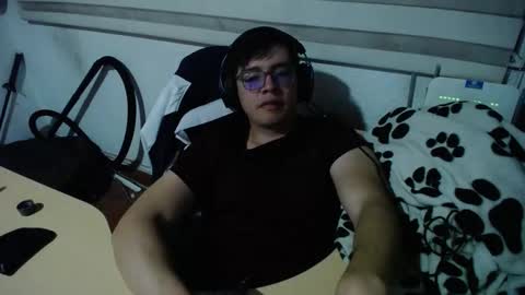 Snapshot of powerfulzeus2 chatting on 10-01-25, 02:28 powerfulzeus2 online show from 10-01-25, 02:28