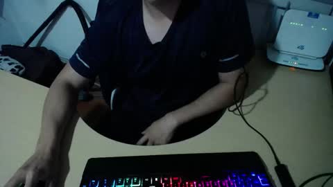 Snapshot of powerfulzeus2 chatting on 10-06-25, 12:30 powerfulzeus2 online show from 10-06-25, 12:30