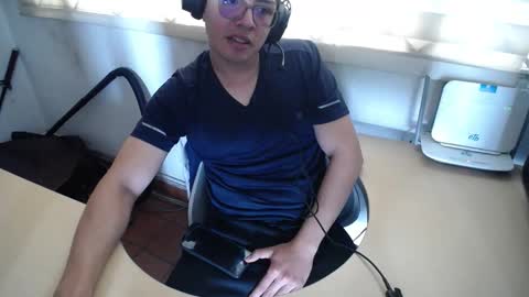 Snapshot of powerfulzeus2 chatting on 10-06-25, 06:38 powerfulzeus2 online show from 10-06-25, 06:38