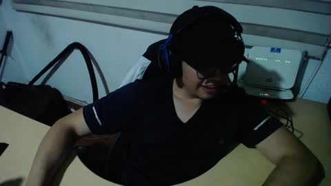 Snapshot of powerfulzeus2 chatting on 10-08-25, 01:36 powerfulzeus2 online show from 10-08-25, 01:36