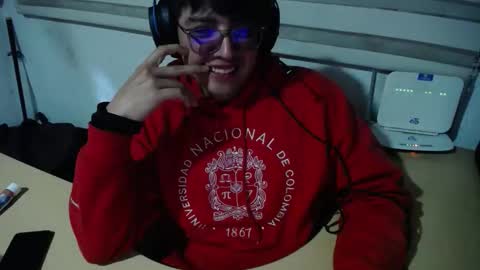 Snapshot of powerfulzeus2 chatting on 10-11-25, 02:00 powerfulzeus2 online show from 10-11-25, 02:00