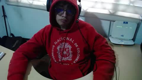 Snapshot of powerfulzeus2 chatting on 10-13-25, 06:41 powerfulzeus2 online show from 10-13-25, 06:41