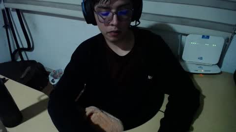 Snapshot of powerfulzeus2 chatting on 10-15-25, 02:33 powerfulzeus2 online show from 10-15-25, 02:33