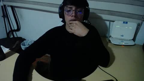 Snapshot of powerfulzeus2 chatting on 10-16-25, 02:45 powerfulzeus2 online show from 10-16-25, 02:45