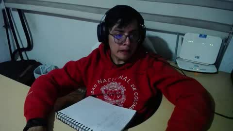 Snapshot of powerfulzeus2 chatting on 10-17-25, 02:37 powerfulzeus2 online show from 10-17-25, 02:37