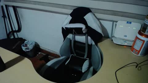 Snapshot of powerfulzeus2 chatting on 10-20-25, 02:01 powerfulzeus2 online show from 10-20-25, 02:01