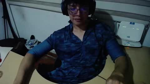 Snapshot of powerfulzeus2 chatting on 10-22-25, 02:12 powerfulzeus2 online show from 10-22-25, 02:12