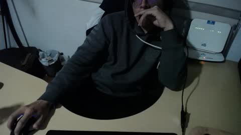 Snapshot of powerfulzeus2 chatting on 10-23-25, 05:29 powerfulzeus2 online show from 10-23-25, 05:29