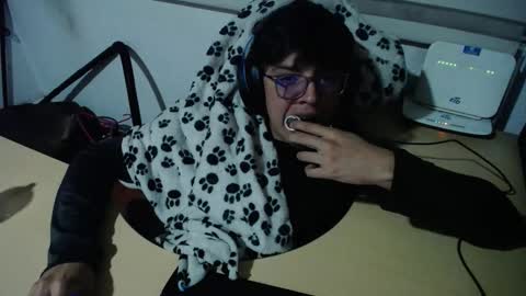 Snapshot of powerfulzeus2 chatting on 10-29-25, 02:58 powerfulzeus2 online show from 10-29-25, 02:58