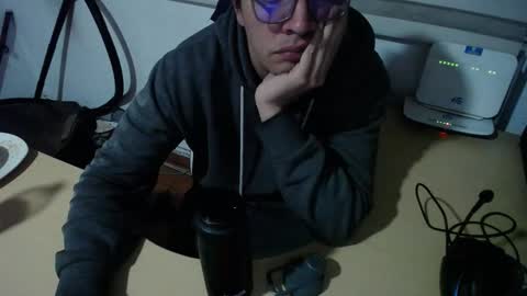 Snapshot of powerfulzeus2 chatting on 10-31-25, 02:01 powerfulzeus2 online show from 10-31-25, 02:01