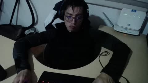 Snapshot of powerfulzeus2 chatting on 11-01-25, 12:56 powerfulzeus2 online show from 11-01-25, 12:56