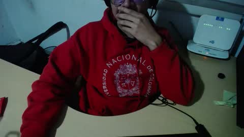 Snapshot of powerfulzeus2 chatting on 11-05-25, 04:45 powerfulzeus2 online show from 11-05-25, 04:45