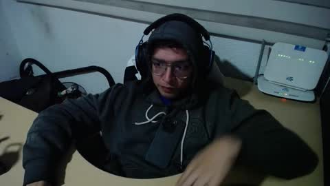 Snapshot of powerfulzeus2 chatting on 11-15-25, 03:04 powerfulzeus2 online show from 11-15-25, 03:04