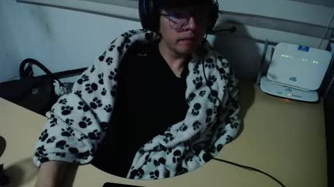 Snapshot of powerfulzeus2 chatting on 11-16-25, 02:17 powerfulzeus2 online show from 11-16-25, 02:17