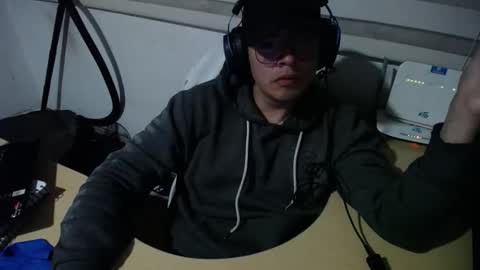 Snapshot of powerfulzeus2 chatting on 11-17-25, 03:23 powerfulzeus2 online show from 11-17-25, 03:23