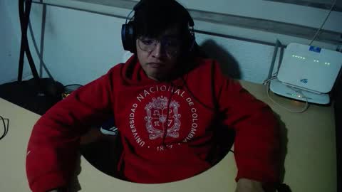 Snapshot of powerfulzeus2 chatting on 11-24-25, 02:55 powerfulzeus2 online show from 11-24-25, 02:55