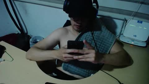 Snapshot of powerfulzeus2 chatting on 11-28-25, 02:03 powerfulzeus2 online show from 11-28-25, 02:03