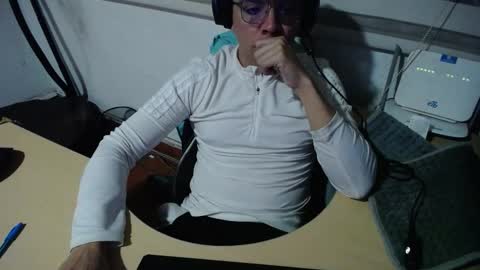 Snapshot of powerfulzeus2 chatting on 11-30-25, 02:48 powerfulzeus2 online show from 11-30-25, 02:48