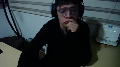 Snapshot of powerfulzeus2 chatting on 12-01-25, 02:16 powerfulzeus2 online show from 12-01-25, 02:16