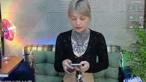 Snapshot of powerrr_ chatting on 06-17-26, 04:37 Lola online show from 06-17-26, 04:37