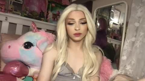 cat valentine online show from 04-20-26, 04:10