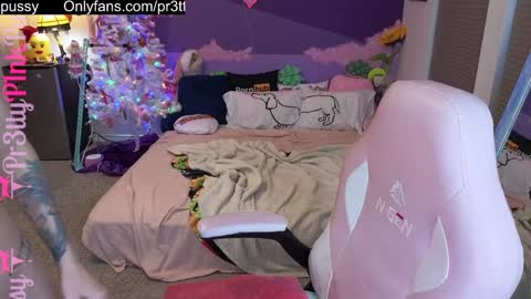 Snapshot of pr3ttyp1nkpussy chatting on 12-17-24, 04:45 Evangeline Eva Darling online show from 12-17-24, 04:45