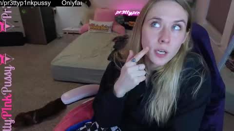 Snapshot of pr3ttyp1nkpussy chatting on 02-21-25, 01:44 Evangeline Eva Darling online show from 02-21-25, 01:44