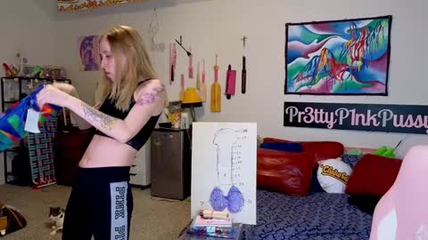 Snapshot of pr3ttyp1nkpussy chatting on 01-08-26, 02:36 Evangeline Eva Darling online show from 01-08-26, 02:36