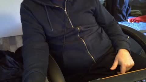 Snapshot of pralg chatting on 10-22-25, 11:21 pralg online show from 10-22-25, 11:21