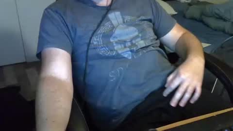 Snapshot of pralg chatting on 11-25-25, 12:21 pralg online show from 11-25-25, 12:21