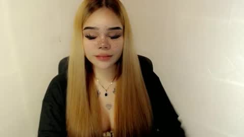 Snapshot of preciousangel69xxx chatting on 12-22-25, 05:59 MAXXINE online show from 12-22-25, 05:59