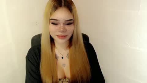 Snapshot of preciousangel69xxx chatting on 12-23-25, 04:21 MAXXINE online show from 12-23-25, 04:21