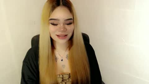 Snapshot of preciousangel69xxx chatting on 01-11-26, 02:27 MAXXINE online show from 01-11-26, 02:27