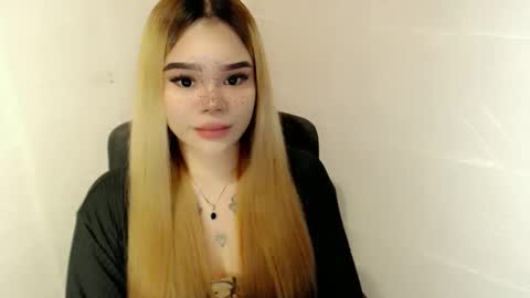 Snapshot of preciousangel69xxx chatting on 02-06-26, 06:18 MAXXINE online show from 02-06-26, 06:18