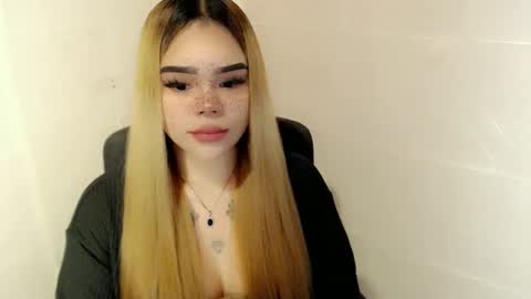 Snapshot of preciousangel69xxx chatting on 02-12-26, 03:45 MAXXINE online show from 02-12-26, 03:45