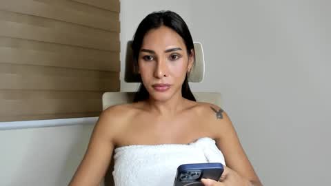 Snapshot of preciousisland chatting on 01-10-25, 11:33 Paula online show from 01-10-25, 11:33